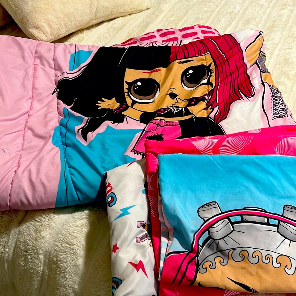 LOL surprise comforter & bed sheets. Fits a twin size bed